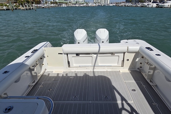 2007 Boston Whaler 32