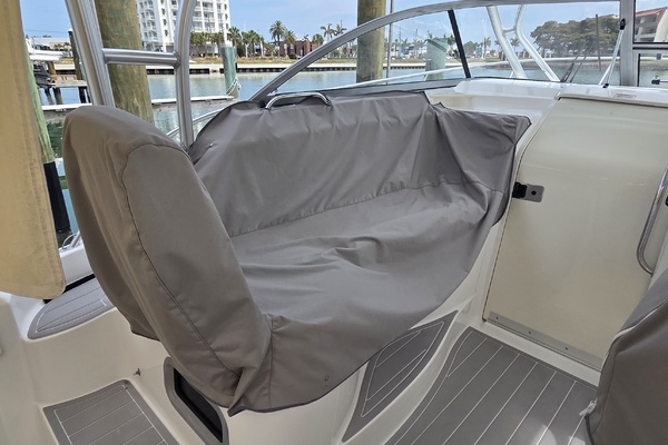 32ft Boston Whaler Yacht For Sale