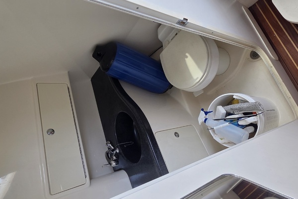 32ft Boston Whaler Yacht For Sale