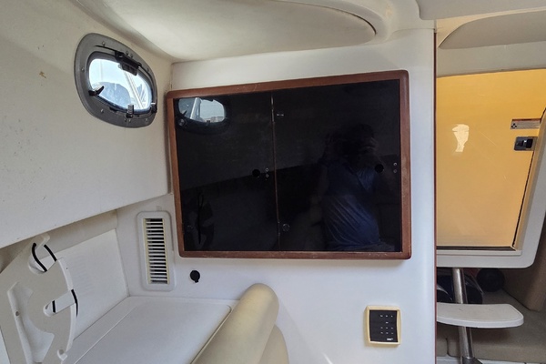 32ft Boston Whaler Yacht For Sale