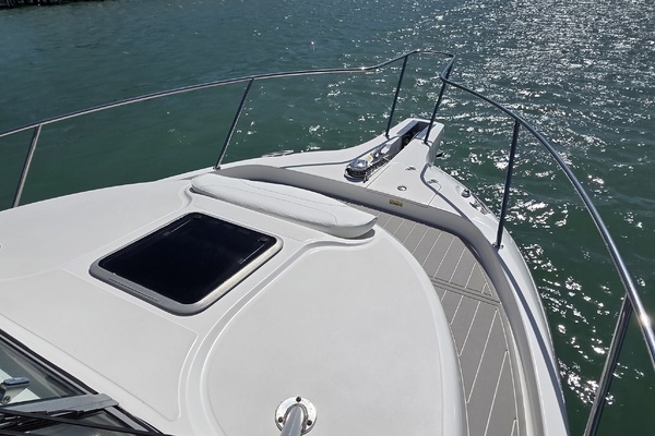 32ft Boston Whaler Yacht For Sale