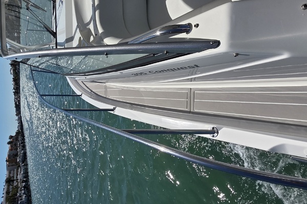 32ft Boston Whaler Yacht For Sale