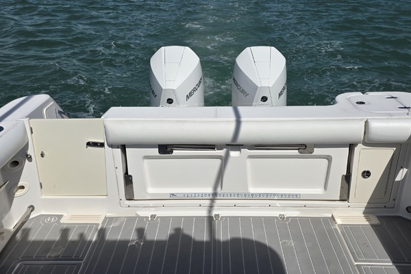 32ft Boston Whaler Yacht For Sale