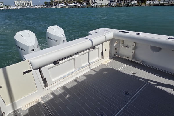 32ft Boston Whaler Yacht For Sale