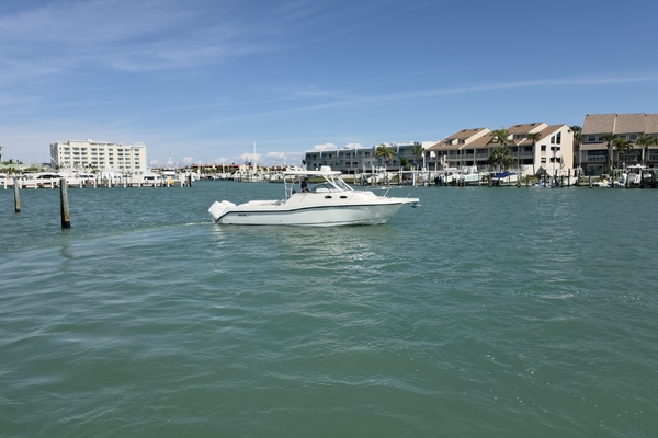 32ft Boston Whaler Yacht For Sale