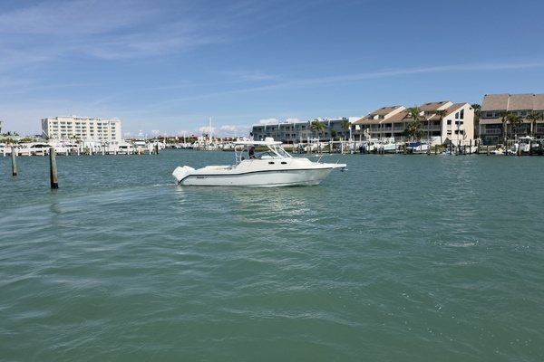 2007 Boston Whaler 32