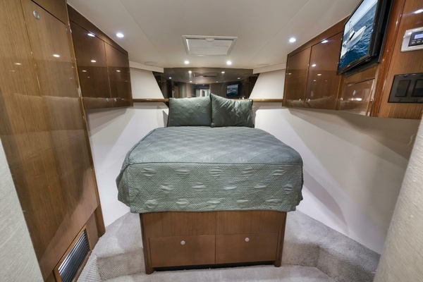 2005 Viking 56