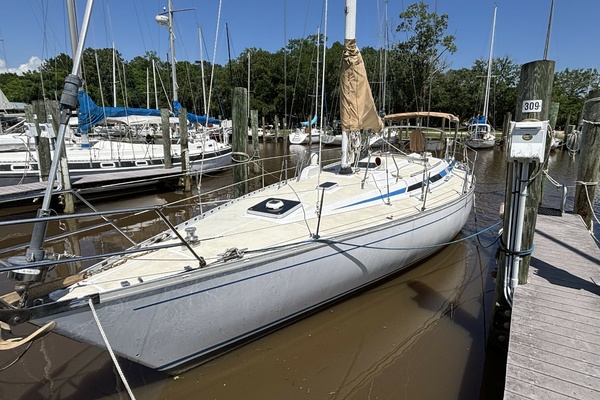 LA BREZZA 39ft Grand Soleil Yacht For Sale