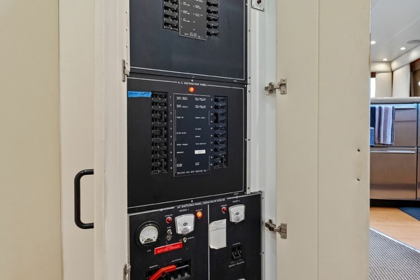 1998 Hatteras 60