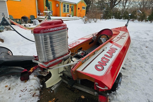 Photo of the 1987 Custom 13' De Silva F Class Akly Race Boat "Outlaw"