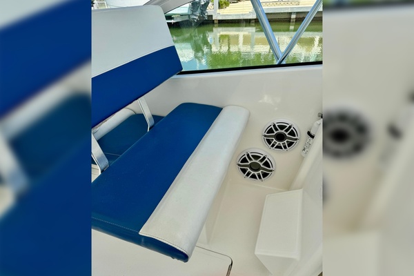 28ft Luhrs Yacht For Sale