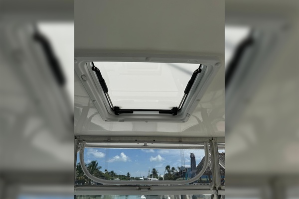 28ft Luhrs Yacht For Sale