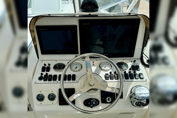 28ft Luhrs Yacht For Sale