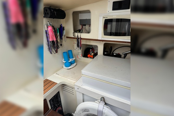 28ft Luhrs Yacht For Sale