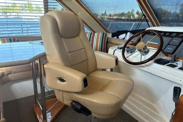 2001 Navigator 48