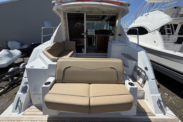 2016 Cruisers Yachts 41