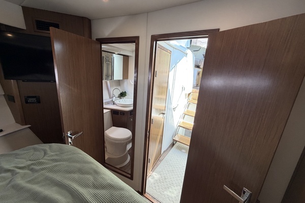 2016 Cruisers Yachts 41