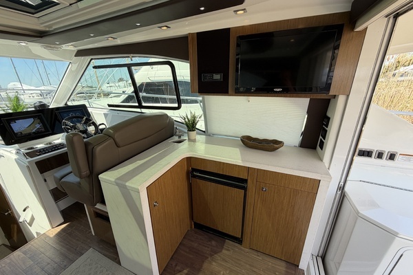 2016 Cruisers Yachts 41