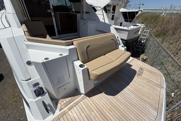 41ft Cruisers Yachts Yacht For Sale
