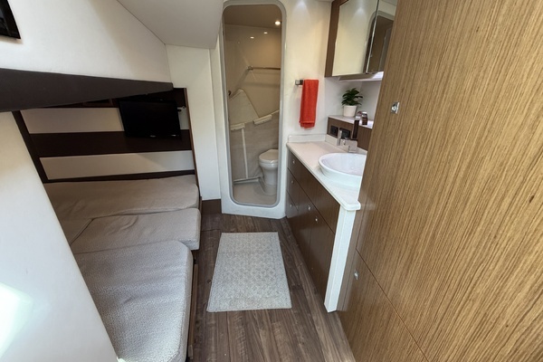 2016 Cruisers Yachts 41