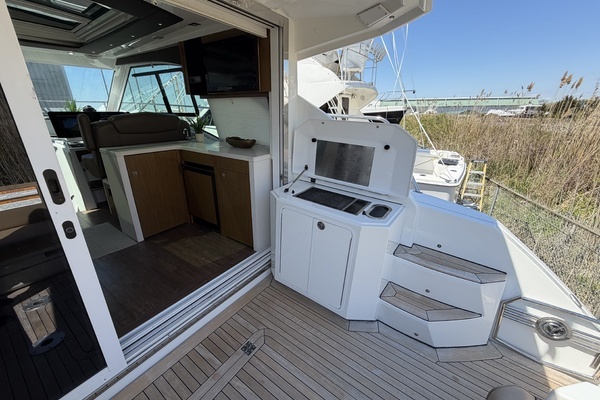 2016 Cruisers Yachts 41