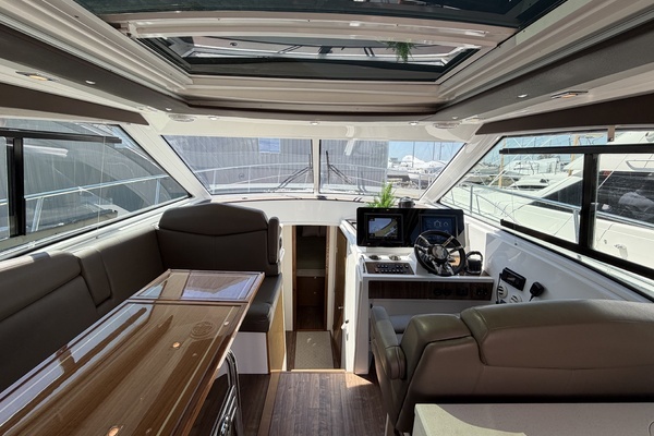 2016 Cruisers Yachts 41