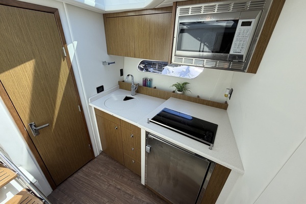 2016 Cruisers Yachts 41