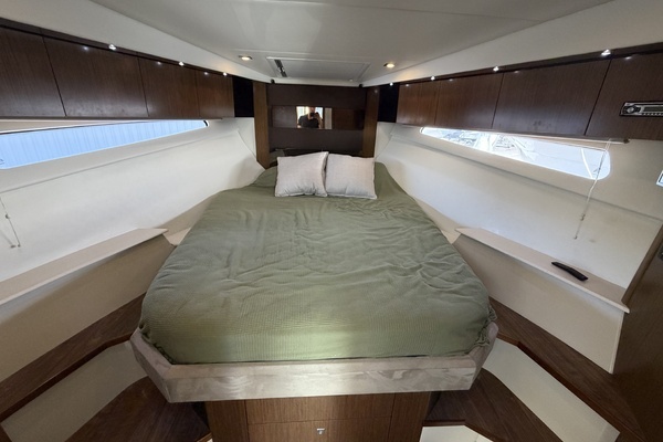 2016 Cruisers Yachts 41