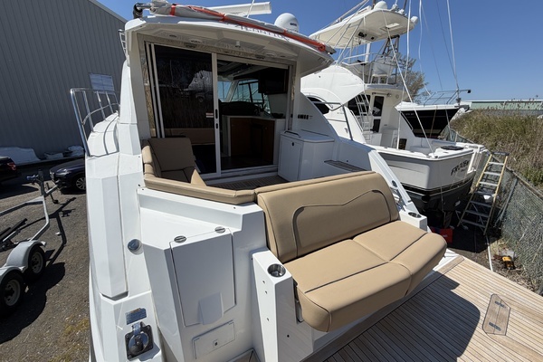 2016 Cruisers Yachts 41