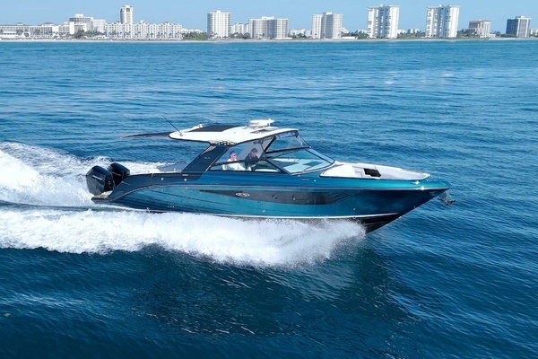 Sea Ray SLX 400 Outboard Yacht For Sale