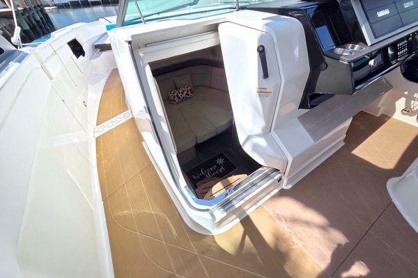 Kelly s Buoys 40ft Sea Ray Yacht For Sale