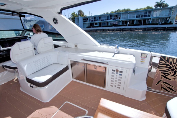 Kelly s Buoys 40ft Sea Ray Yacht For Sale