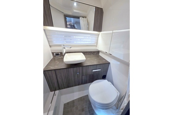 Sea Ray SLX 400 Outboard Yacht For Sale