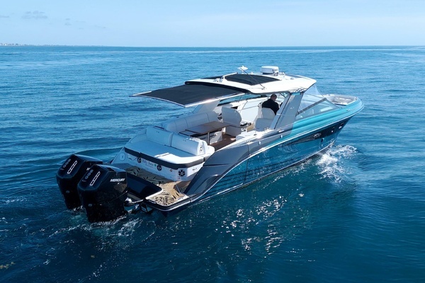 Sea Ray SLX 400 Outboard Yacht For Sale
