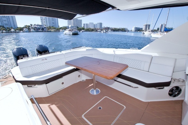 Sea Ray SLX 400 Outboard Yacht For Sale