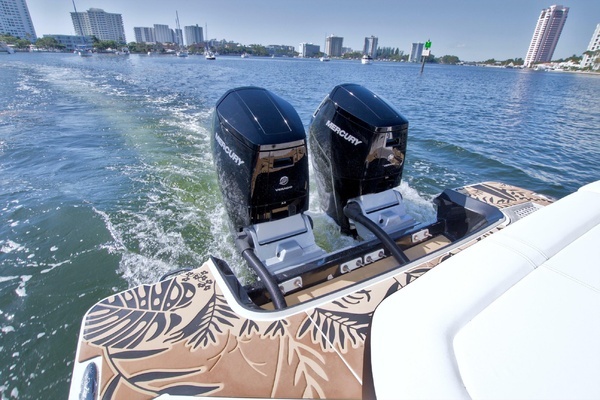 Sea Ray SLX 400 Outboard Yacht For Sale