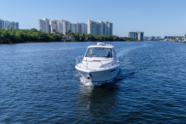 Offshore Asset 34ft Pursuit Yacht For Sale
