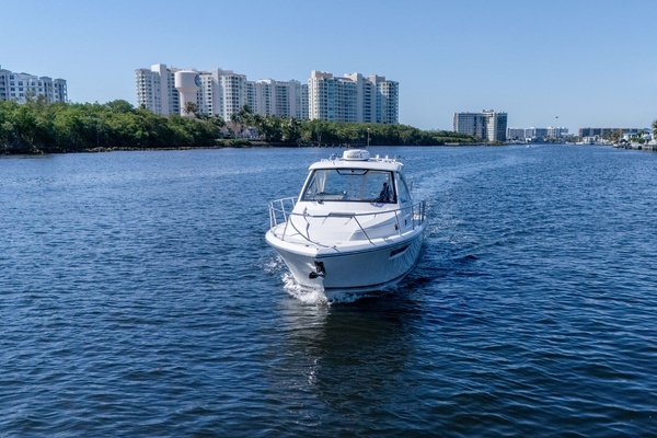 2018 Pursuit 34
