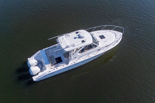 2018 Pursuit 34