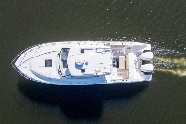 2018 Pursuit 34