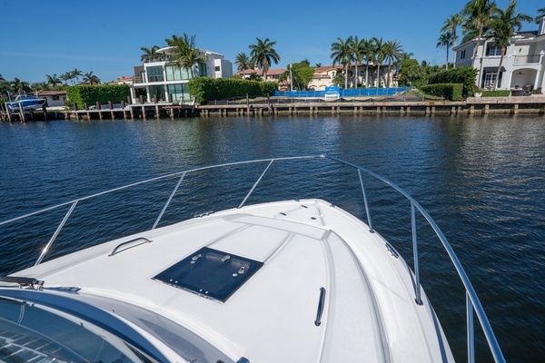 2018 Pursuit 34
