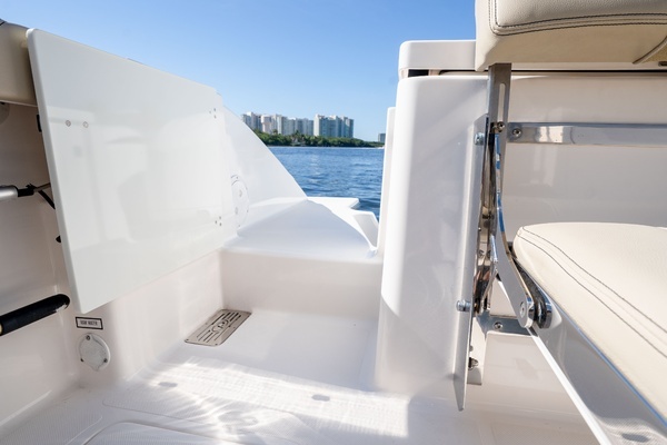 2018 Pursuit 34