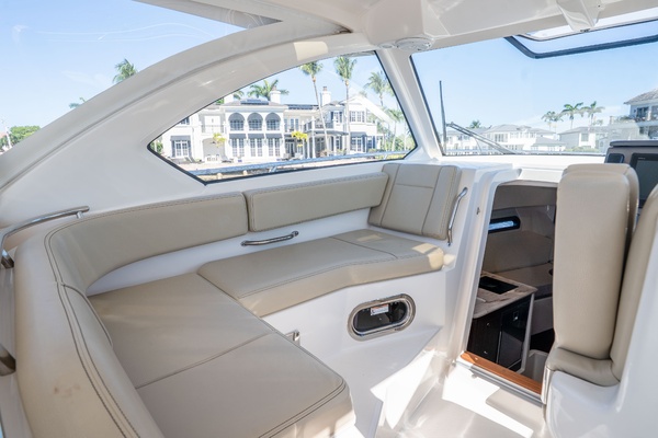 Offshore Asset 34ft Pursuit Yacht For Sale