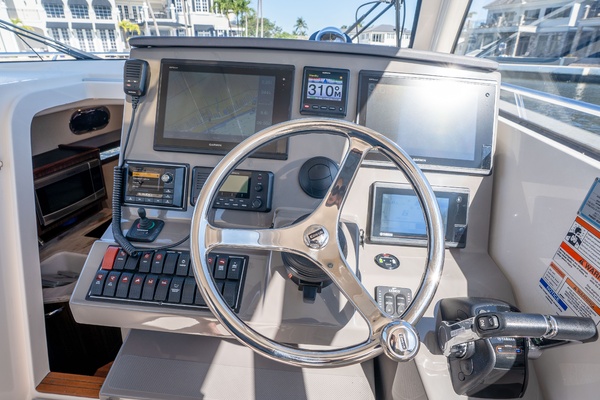Offshore Asset 34ft Pursuit Yacht For Sale