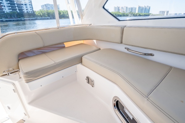 Offshore Asset 34ft Pursuit Yacht For Sale