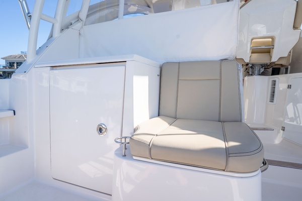 Offshore Asset 34ft Pursuit Yacht For Sale