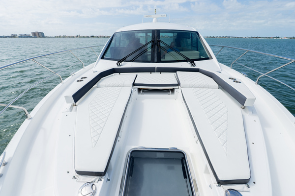 2018 Cruisers Yachts 50