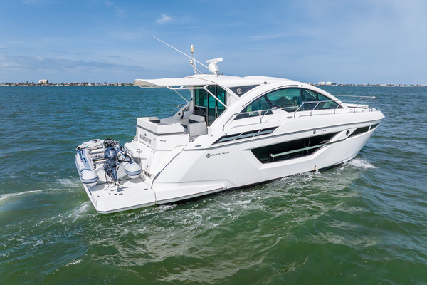 2018 Cruisers Yachts 50