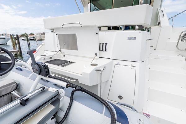 2018 Cruisers Yachts 50