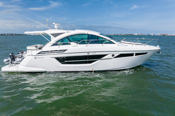 2018 Cruisers Yachts 50